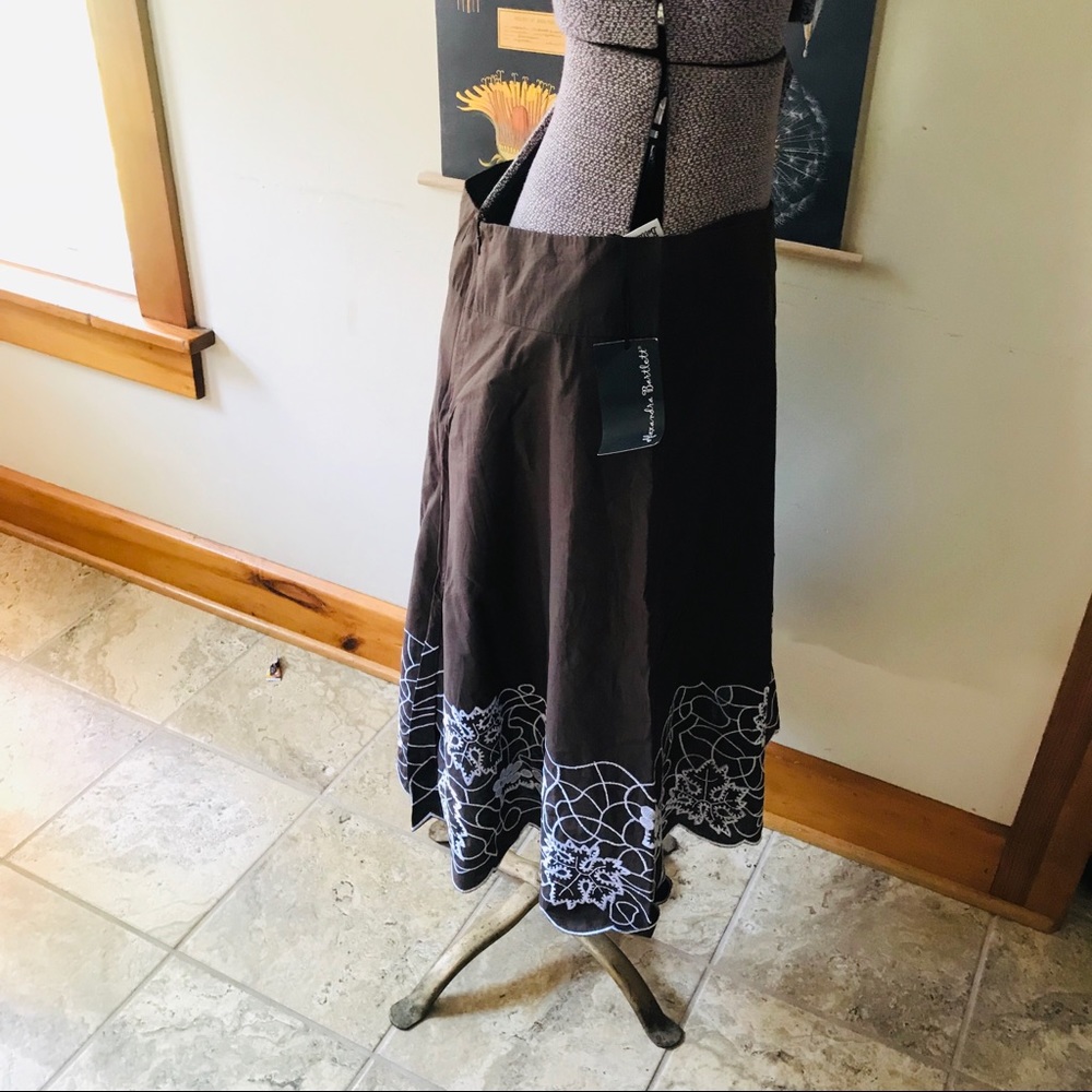 NWT. Brown Zip-up Skirt with White Embroidery